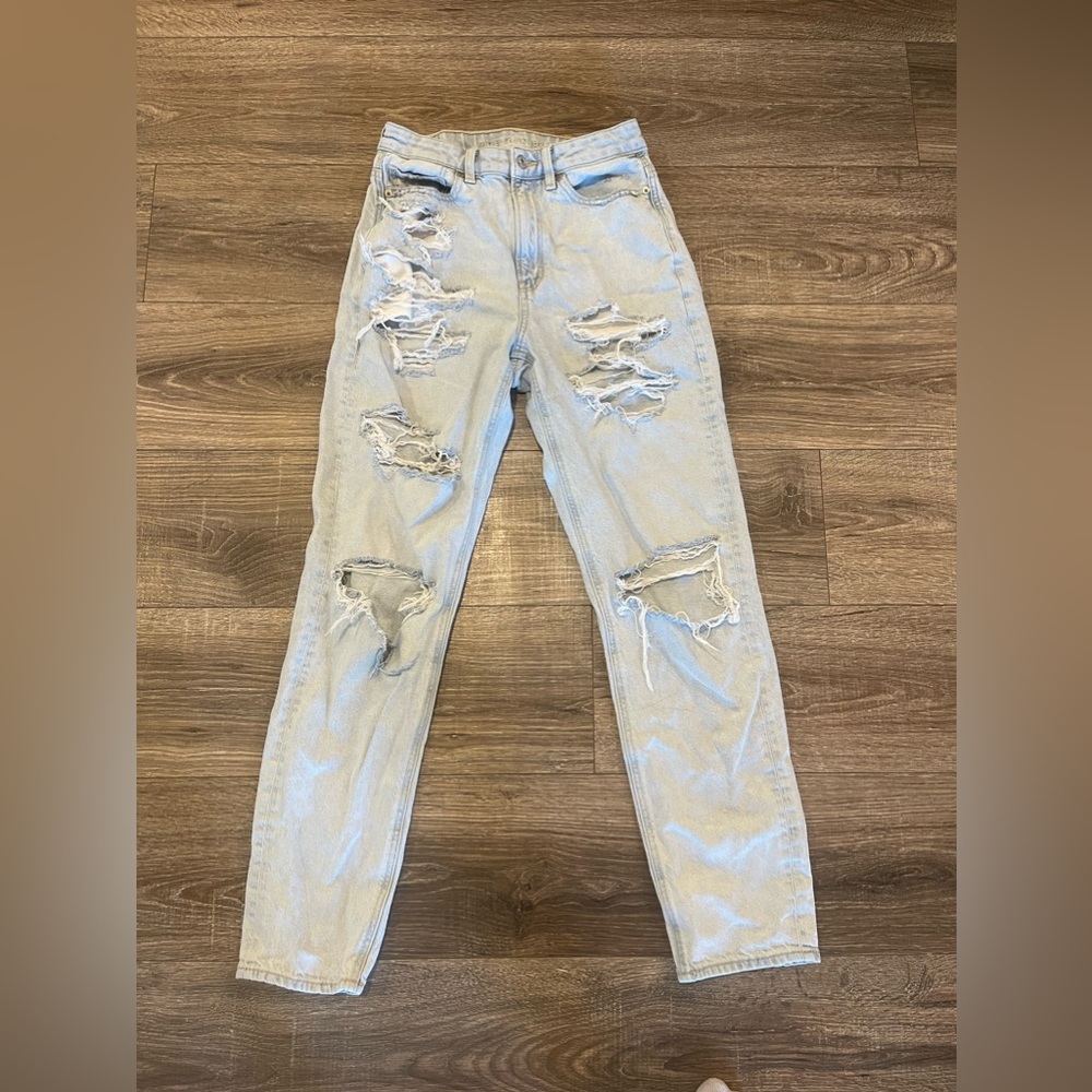 American Eagle Size 4 Long Lightwash Distressed High Waisted Jeans